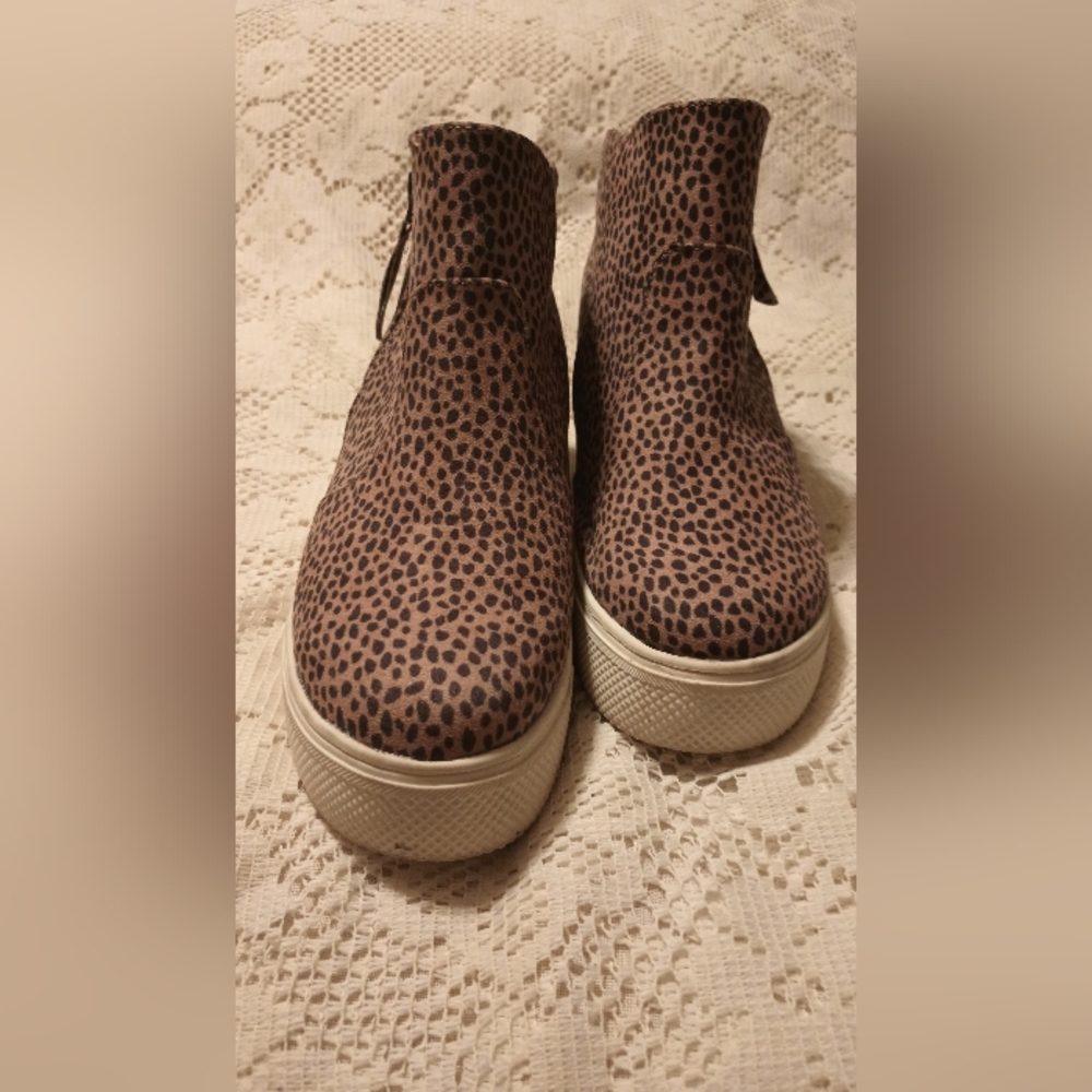 Cheetah Print Hidden Heel Ankle Booties 8